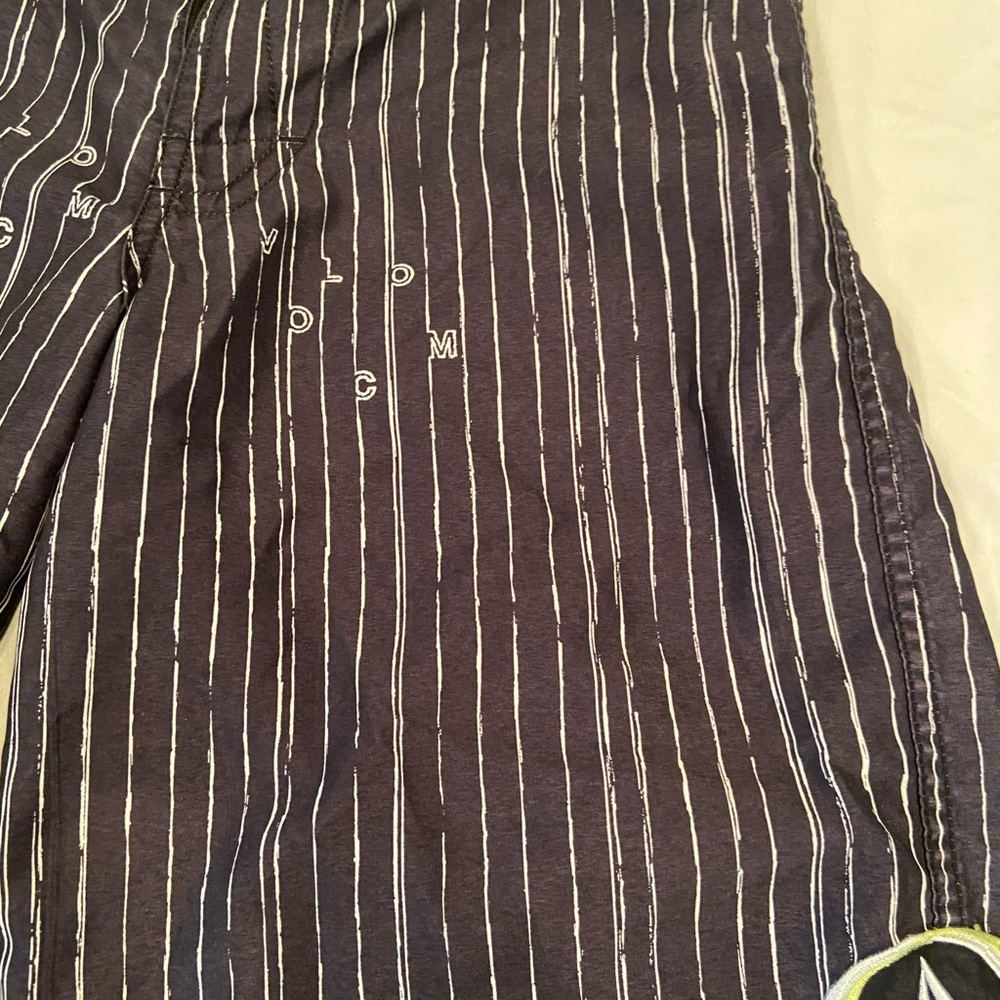 Volcom men’s bathing suit bottoms - Picture 2 of 3